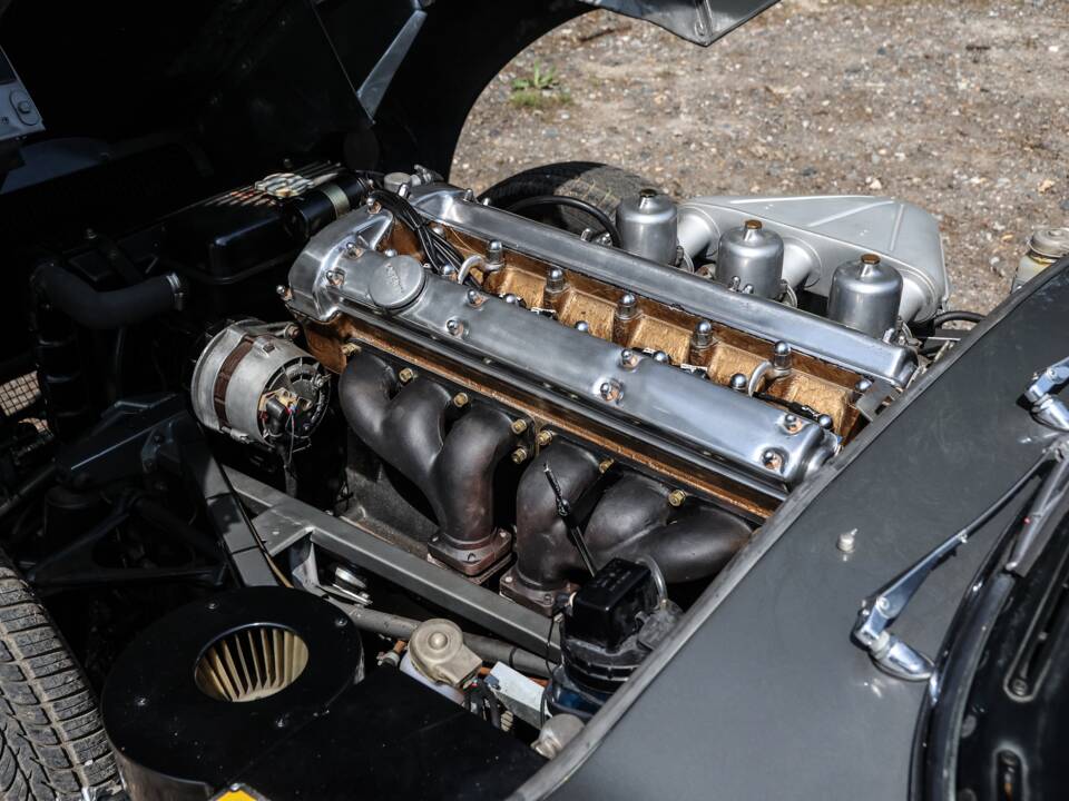 Bild 27/44 von Jaguar E-Type 4.2 (1964)