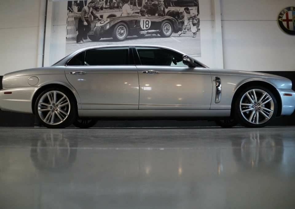 Image 3/50 of Jaguar XJ 8 4.2 (2007)
