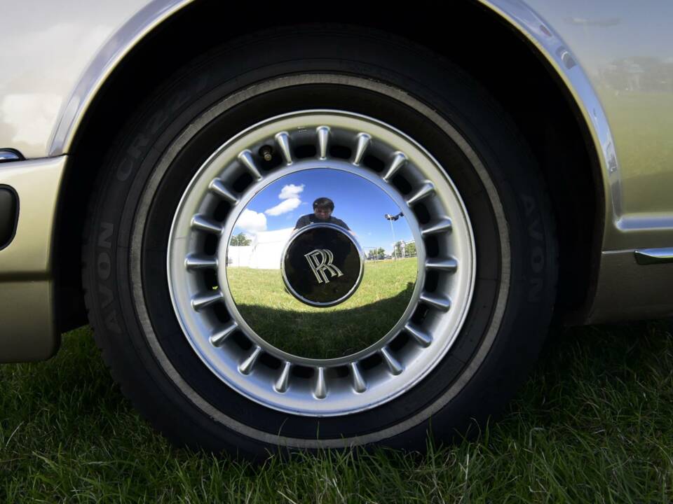 Image 40/50 of Rolls-Royce New Silver Dawn (1997)