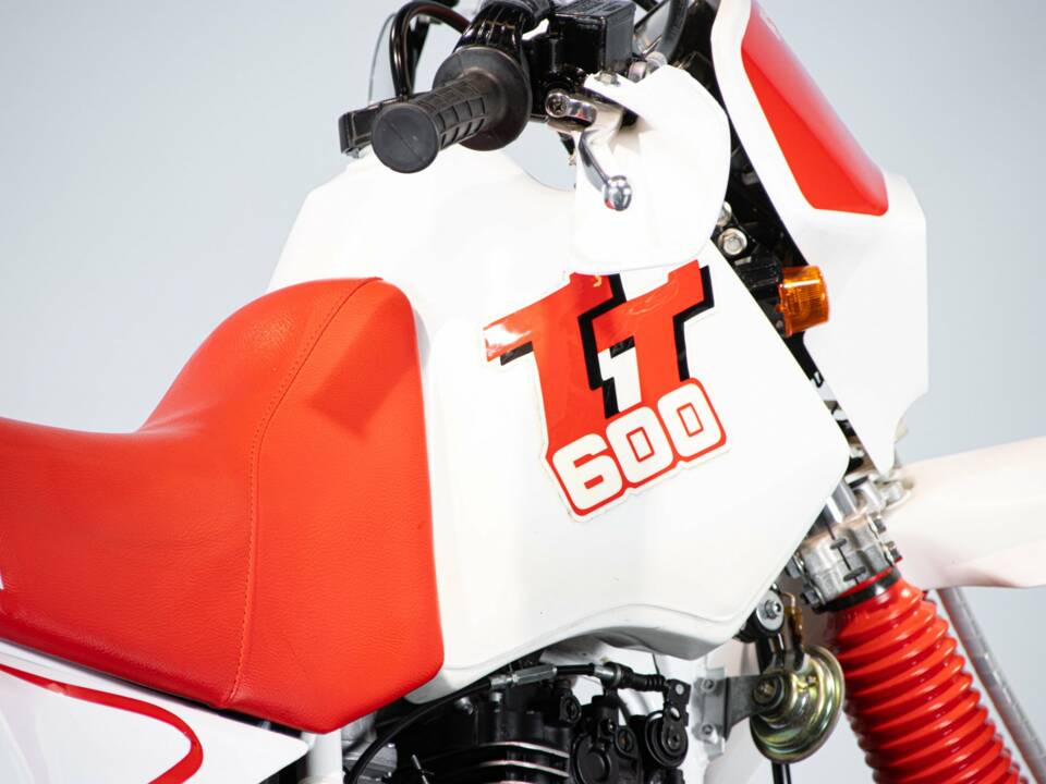 Image 41/50 de Yamaha DUMMY (1986)