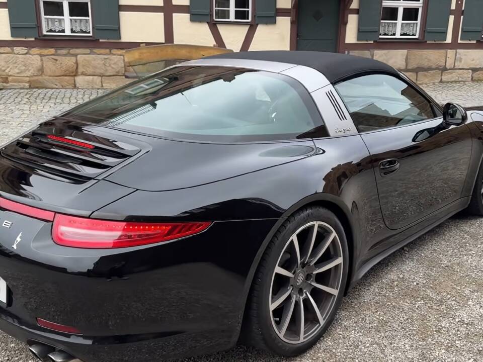 Image 2/10 of Porsche 911 Carrera 4S (2015)