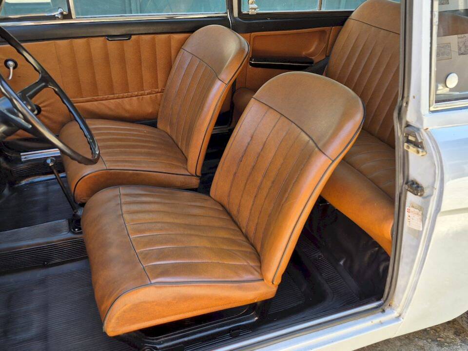 Image 17/43 of Autobianchi Bianchina Panoramica (1969)