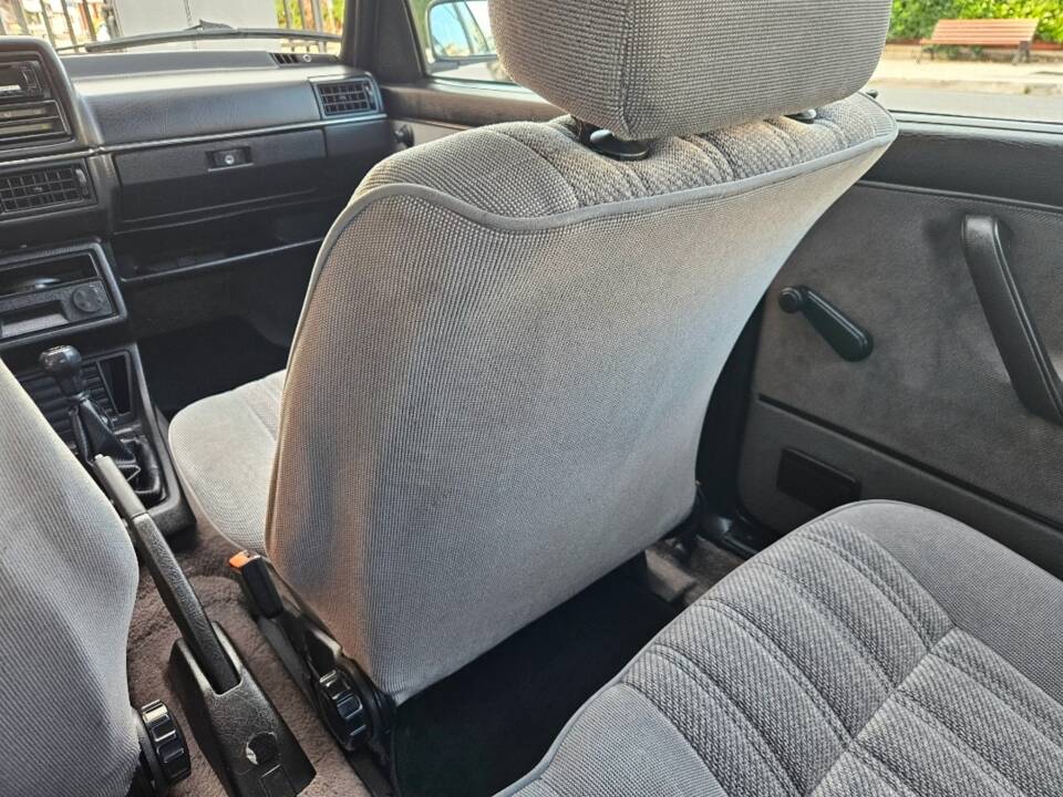 Bild 40/91 von Volkswagen Golf II 1.6 (1990)