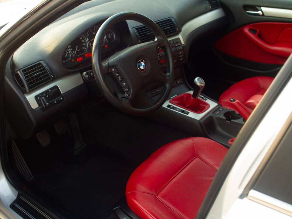 Afbeelding 28/58 van BMW 330i (2002)