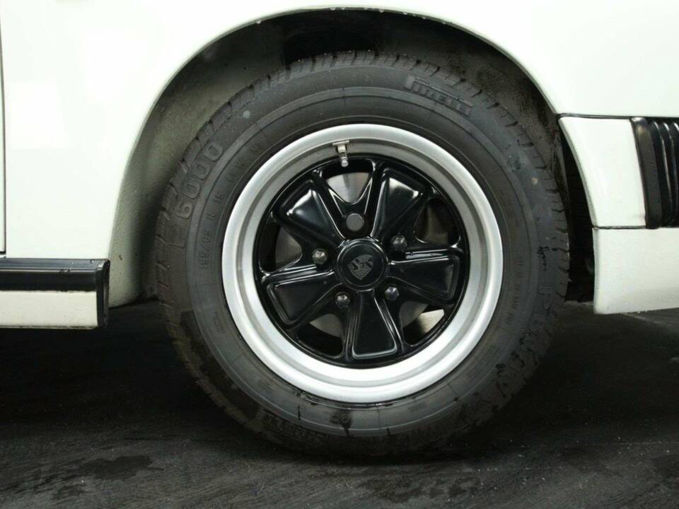 Image 30/30 of Porsche 911 Carrera 3.2 (1986)