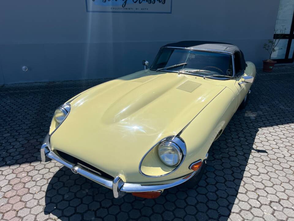 Image 7/15 de Jaguar E-Type (1969)