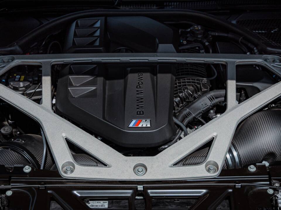Image 6/41 of BMW M4 CSL (2022)