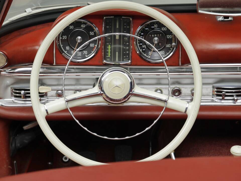 Image 15/26 of Mercedes-Benz 300 SL Roadster (1959)