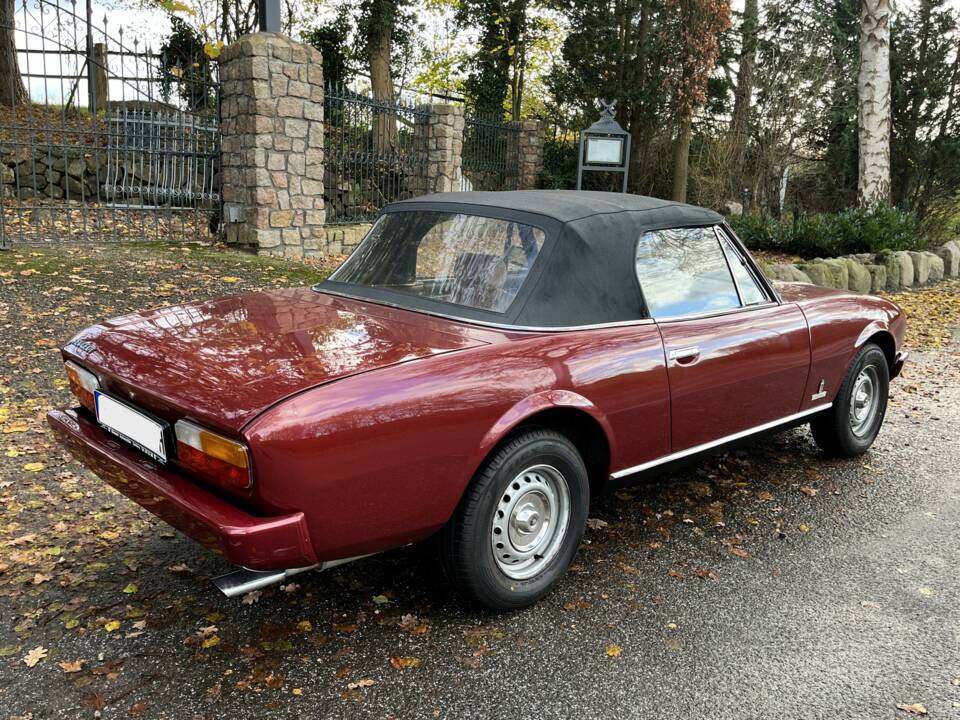 Image 6/35 of Peugeot 504 Convertible (1980)