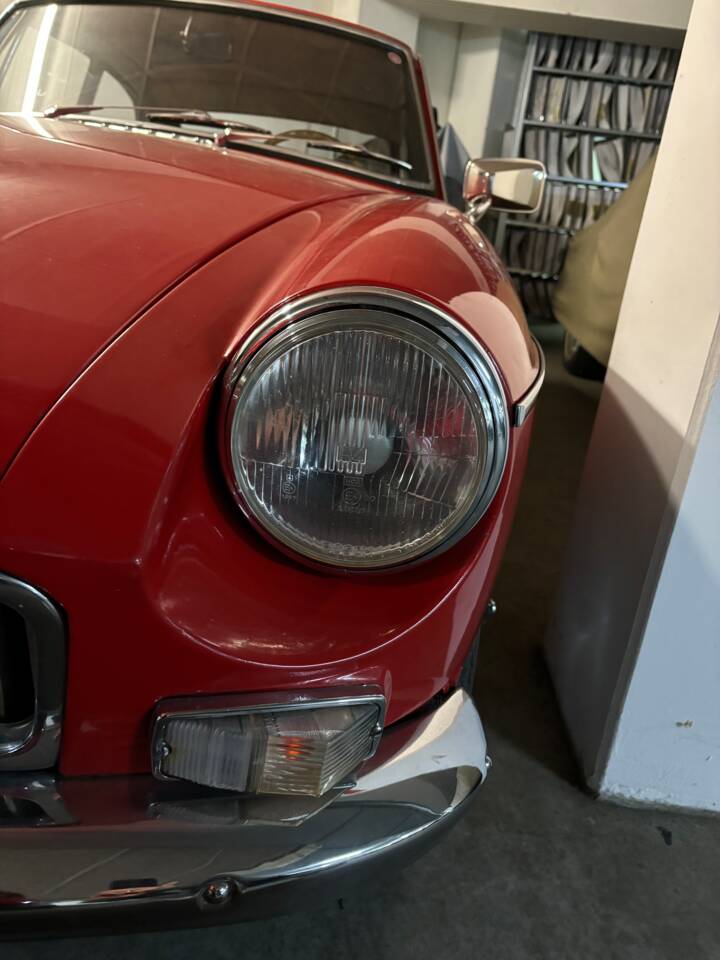 Image 7/28 de MG MGB GT (1966)