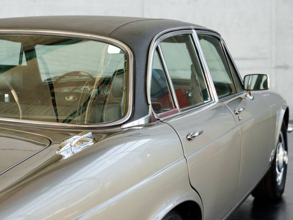Bild 33/50 von Jaguar XJ 6 L 4.2 (1975)