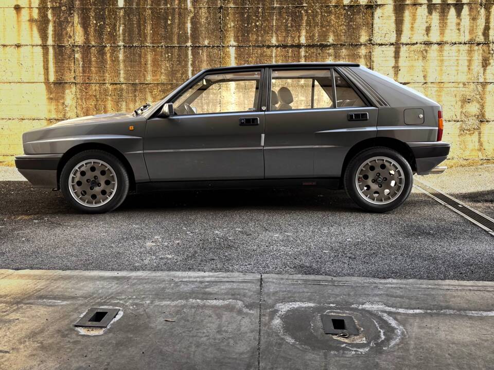Image 2/35 of Lancia Delta HF Integrale 16V (1990)