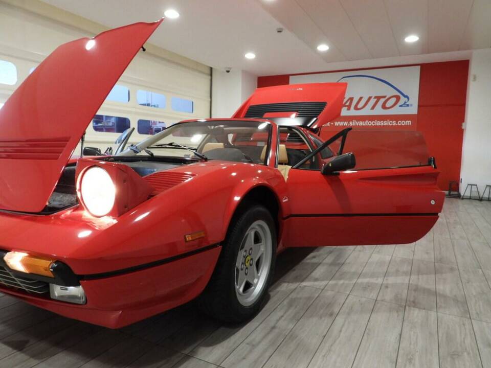 Afbeelding 7/10 van Ferrari 308 GTSi Quattrovalvole (1984)