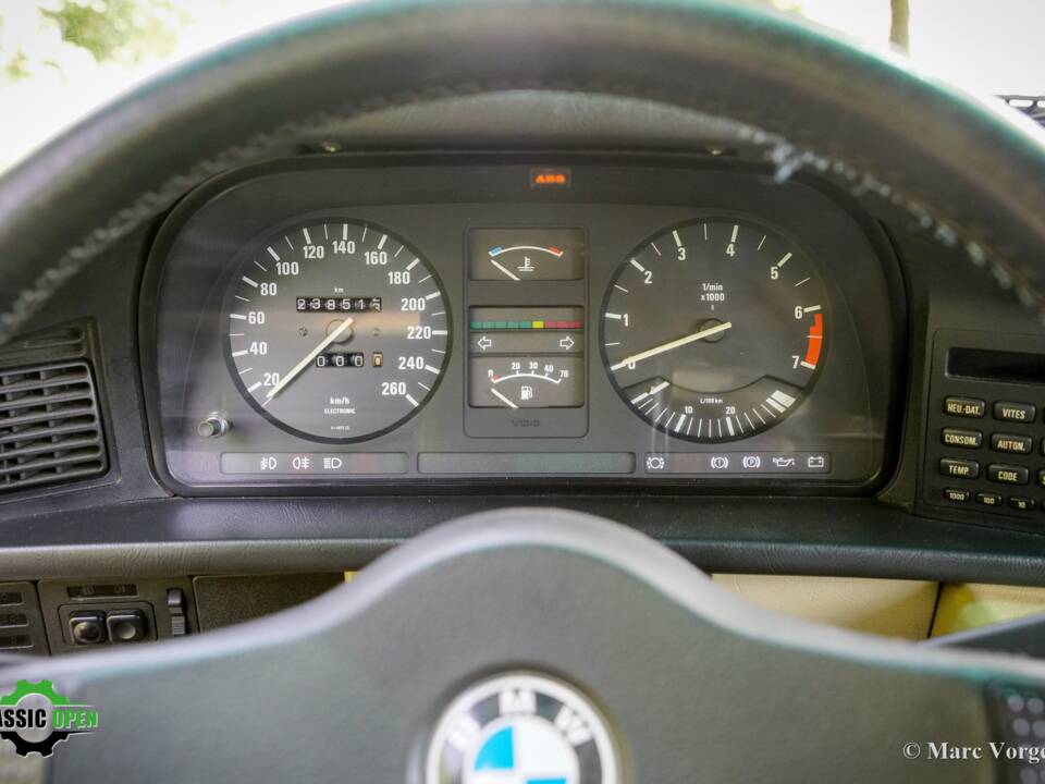 Image 6/51 of BMW M 535i (1985)