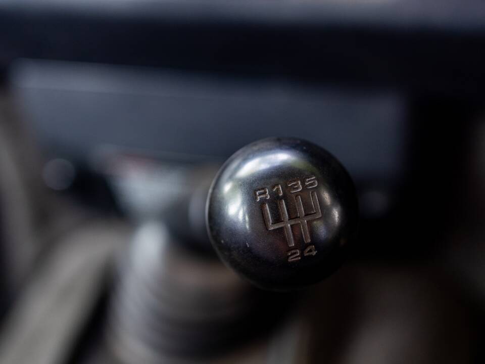 Image 50/50 of Land Rover 110 (1988)