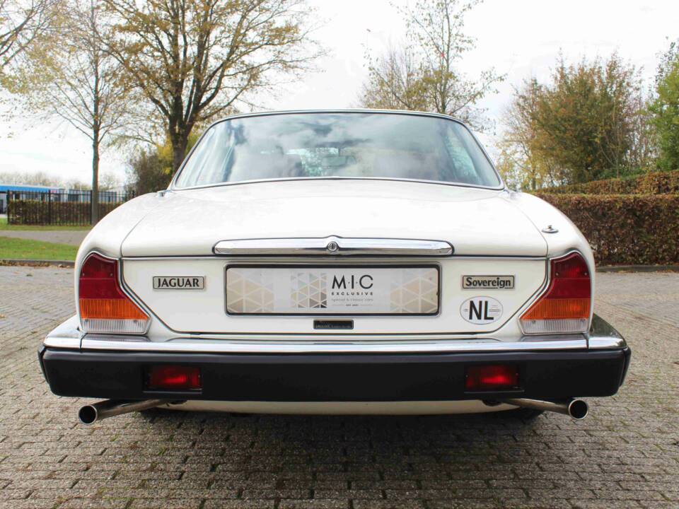 Bild 10/68 von Jaguar XJ 6 4.2 (1985)