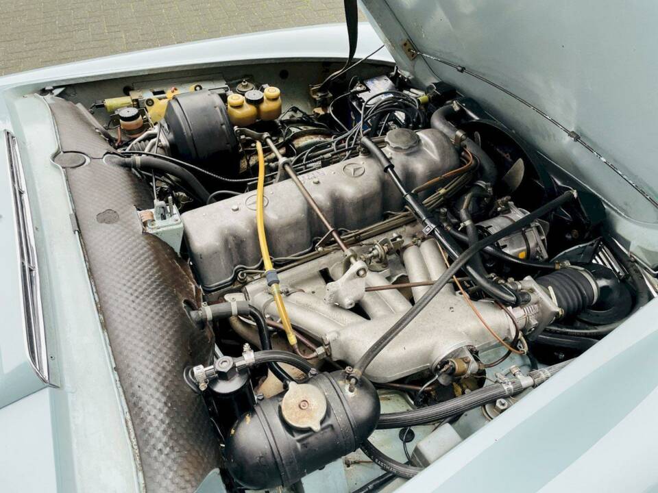 Image 29/36 of Mercedes-Benz 280 SL (1969)
