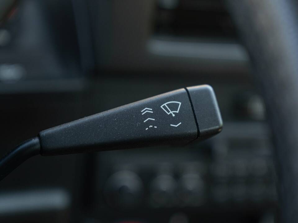 Image 47/50 of BMW 320i (1989)