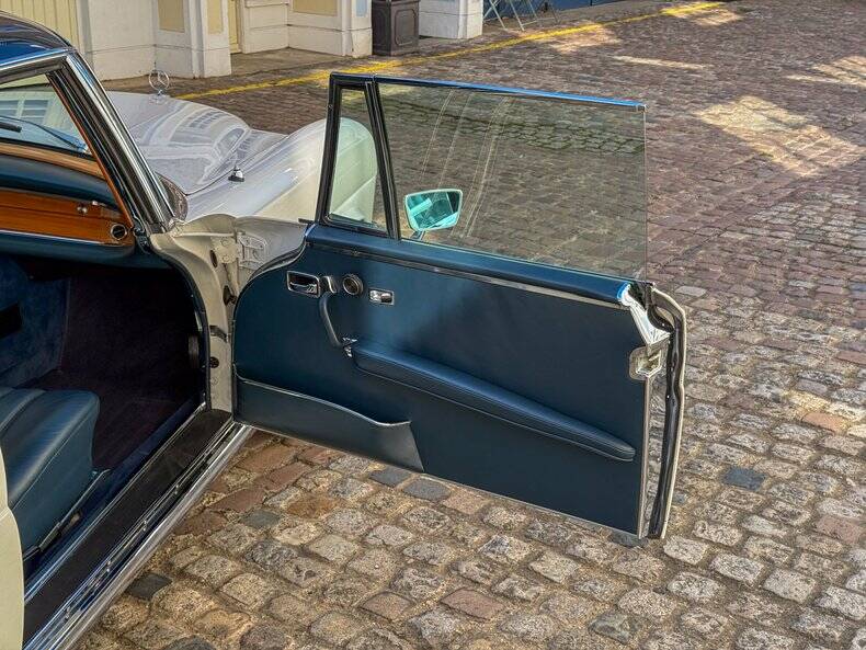 Bild 41/50 von Mercedes-Benz 280 SE 3,5 (1971)