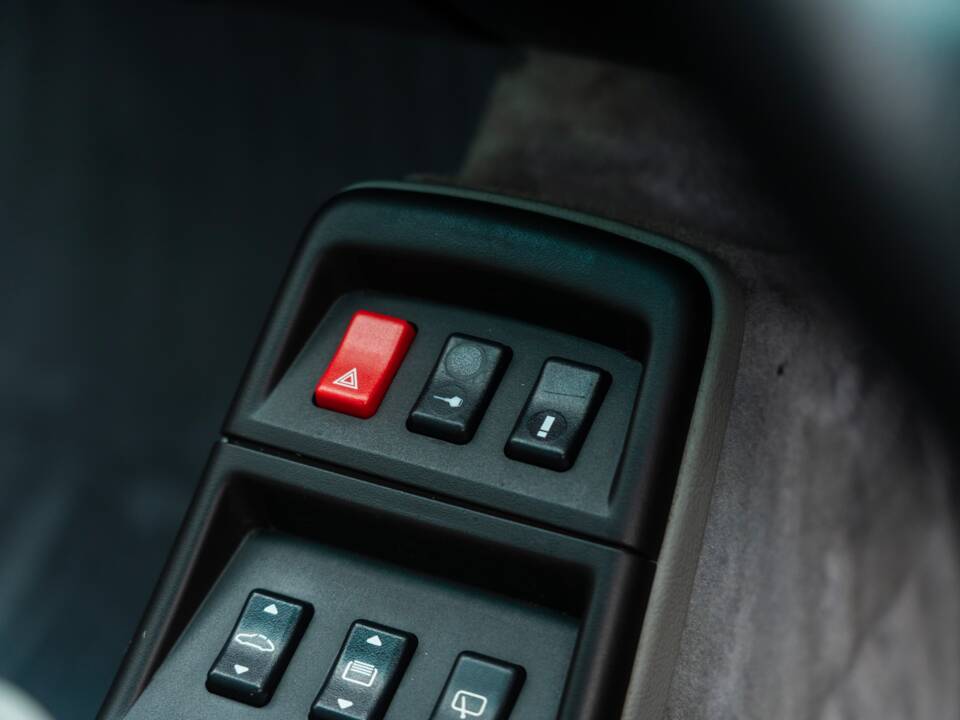 Image 32/68 of Porsche 911 Carrera (1997)