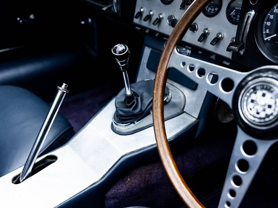 Image 21/46 de Jaguar E-Type "Lightweight" (1963)