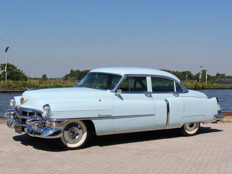 Image 3/43 of Cadillac 62 Sedan (1953)