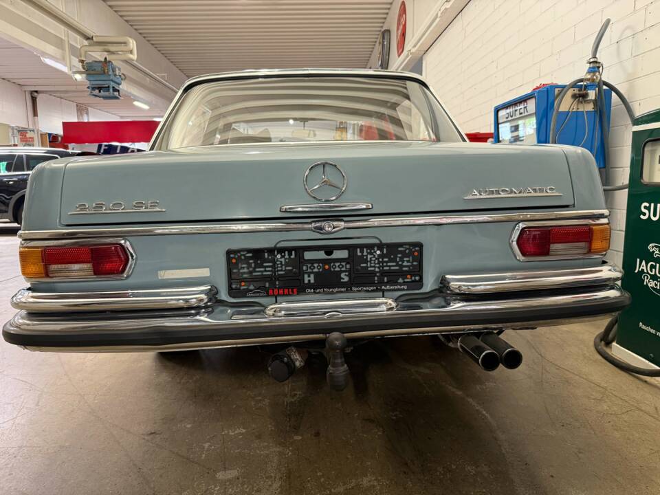 Image 16/20 of Mercedes-Benz 250 SE (1967)