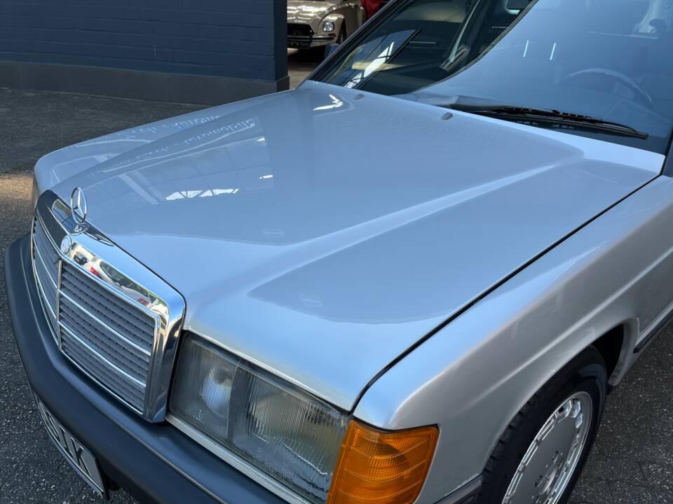Image 38/89 de Mercedes-Benz 190 E 2.6 (1988)
