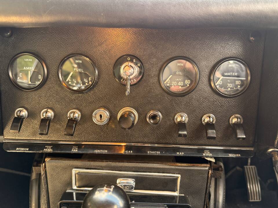 Image 19/30 de Jaguar Type E (2+2) (1966)