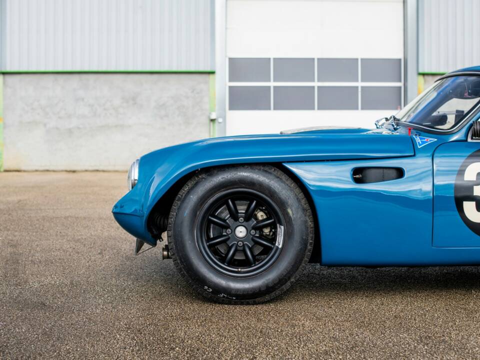 Image 7/18 of TVR Griffith 400 (1965)