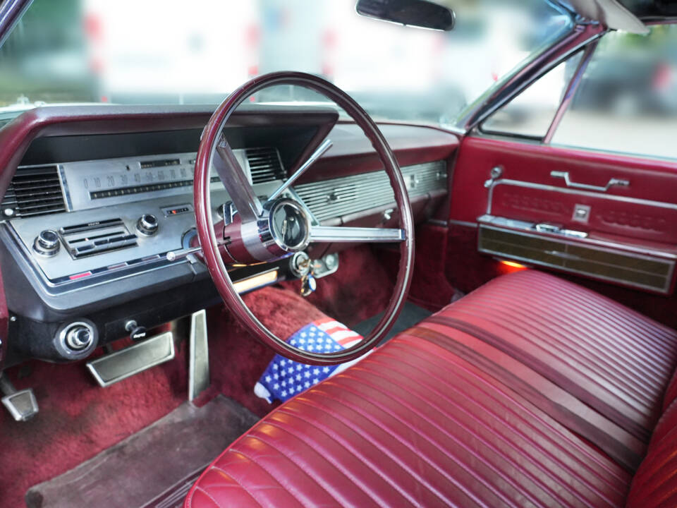Immagine 27/57 di Lincoln Continental Convertible (1966)