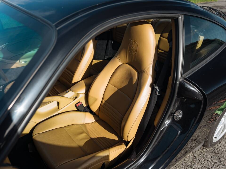 Image 10/50 of Porsche 911 Carrera 4 (2001)