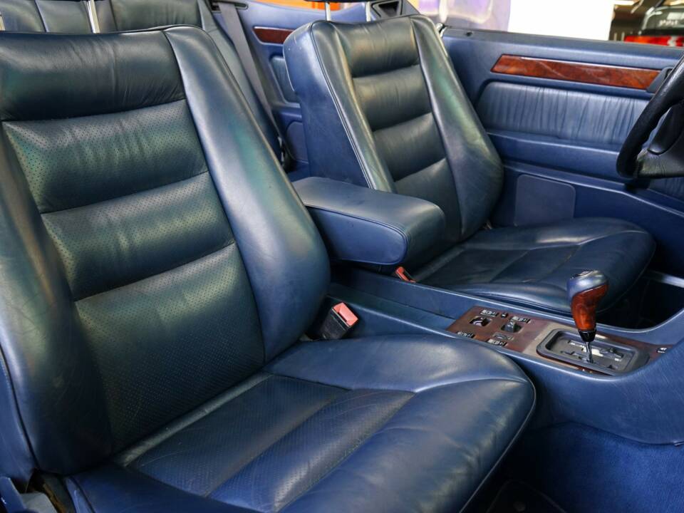 Image 23/33 of Mercedes-Benz 300 CE-24 (1993)