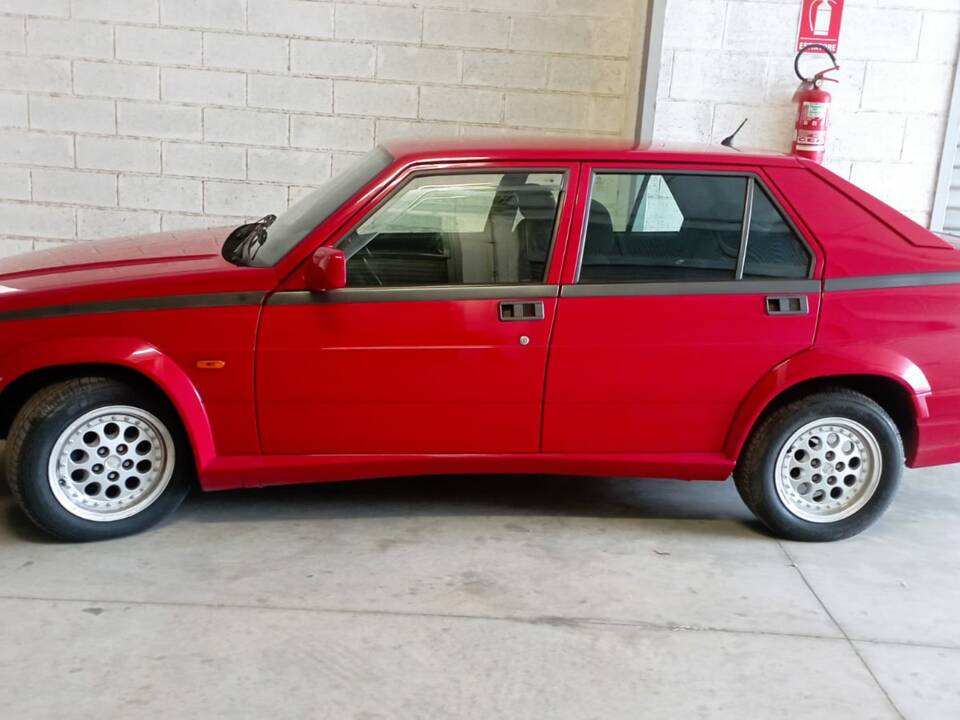 Image 13/51 of Alfa Romeo 75 1.8 Turbo (1991)