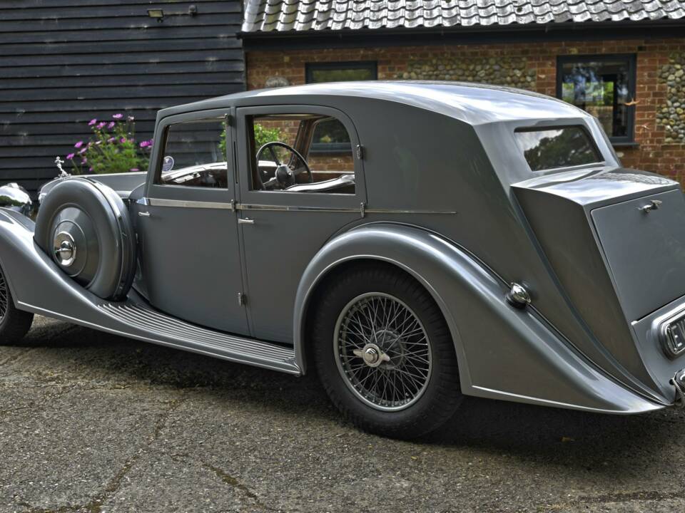 Image 14/50 of Alvis 4.3 Liter Saloon (1940)