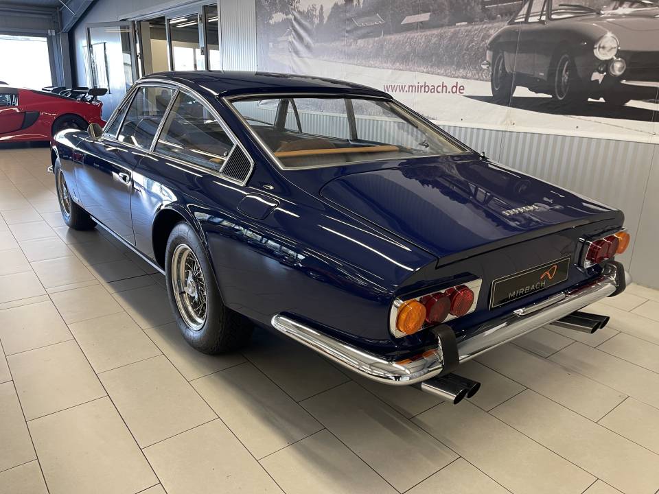 Image 9/19 de Ferrari 365 GT 2+2 (1969)