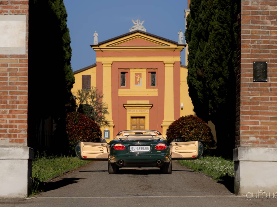 Image 21/70 of Jaguar XKR (2004)