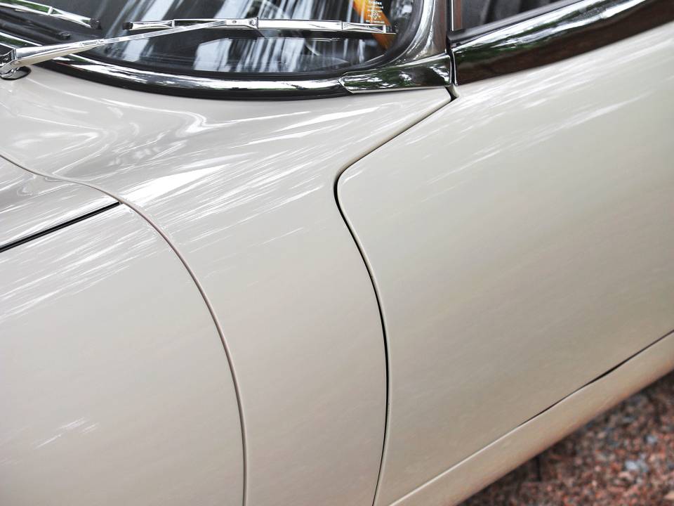 Immagine 17/50 di Jaguar E-Type 4.2 (1965)