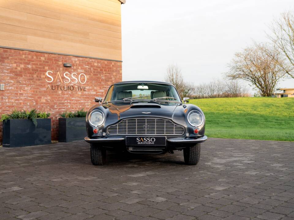 Image 2/79 of Aston Martin DB 6 (1968)