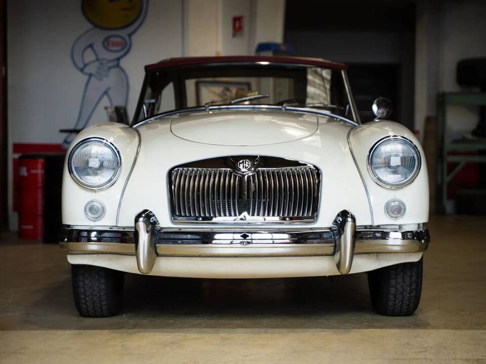 Image 5/17 of MG MGA Twin Cam (1958)