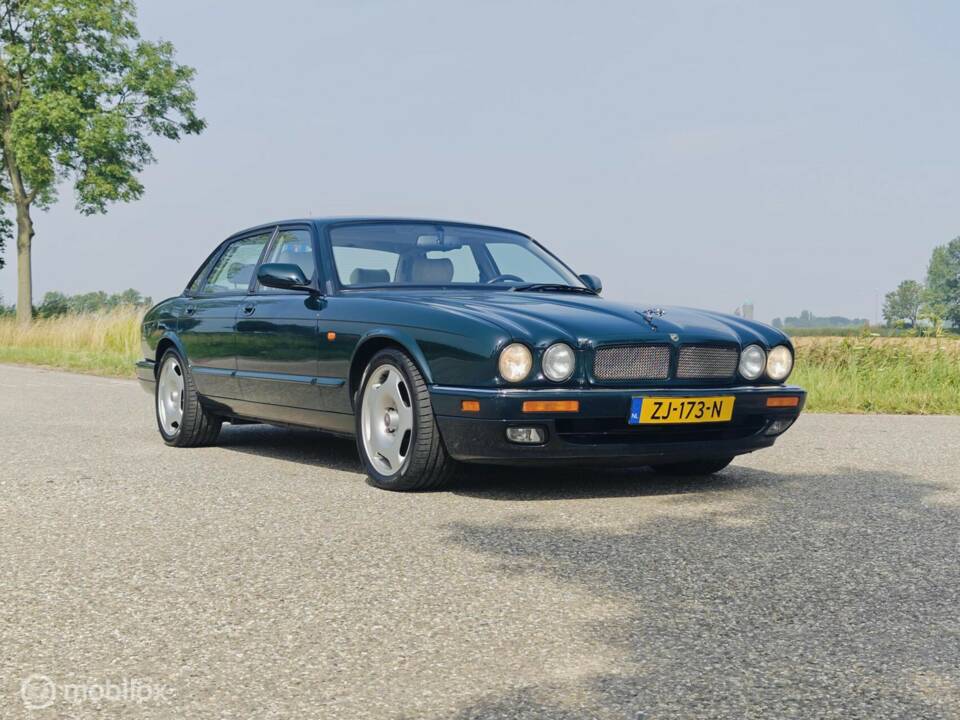 Image 6/50 of Jaguar XJR 4.0 Supercharged (1996)