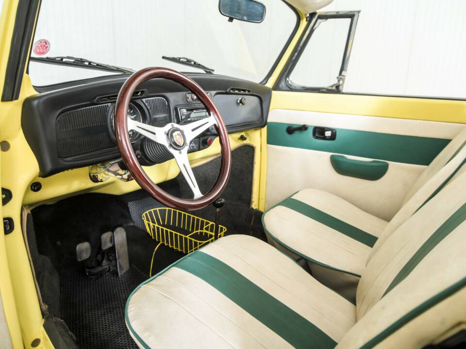 Immagine 11/50 di Volkswagen Käfer 1302 (1971)