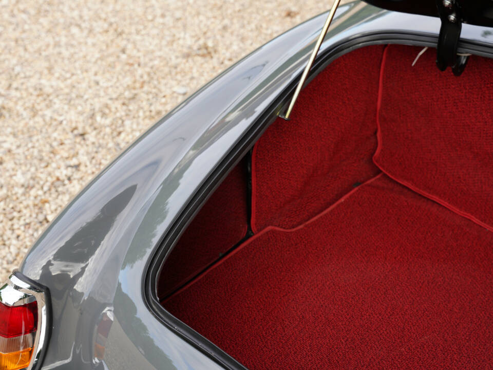 Image 17/50 of Mercedes-Benz 190 SL (1957)