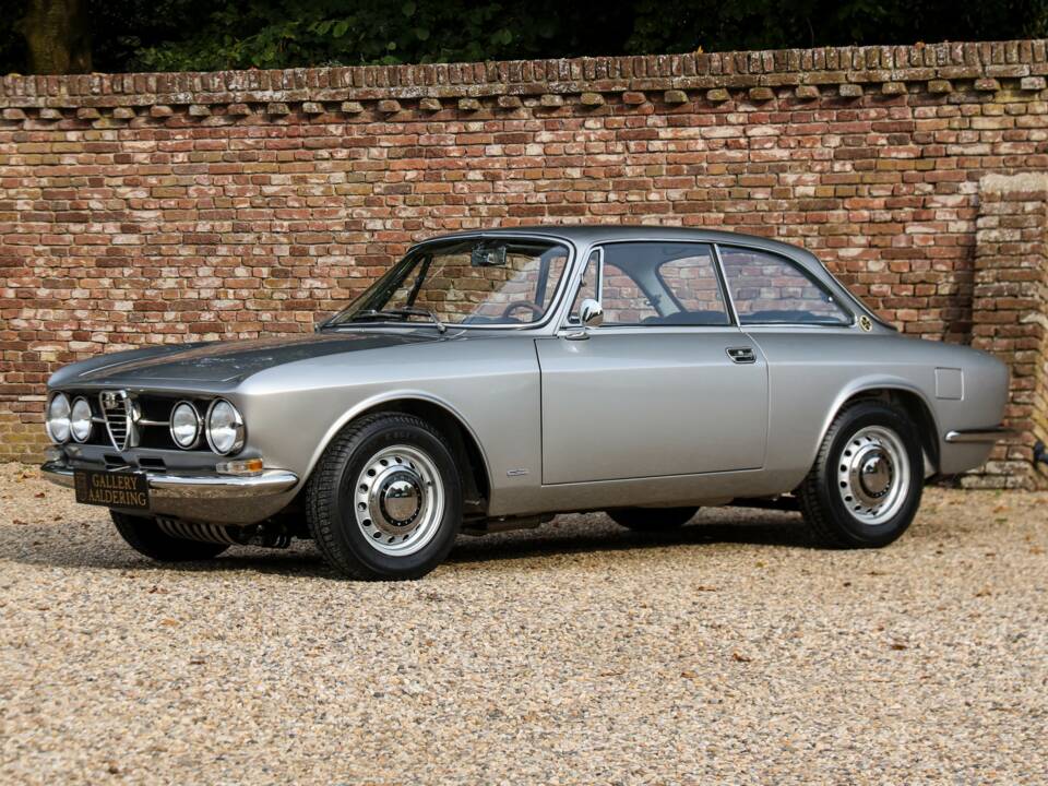 Afbeelding 10/50 van Alfa Romeo 1750 GT Veloce (1969)