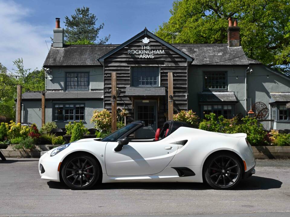 Image 14/50 of Alfa Romeo 4C Spider (2017)
