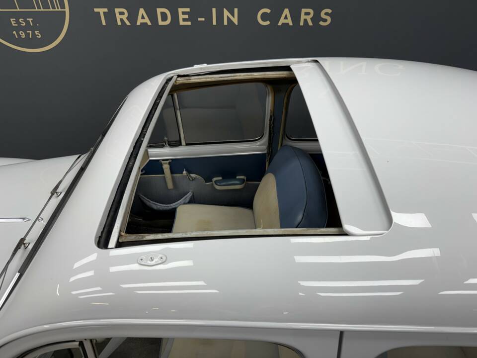 Bild 25/50 von Peugeot 203 C (1960)
