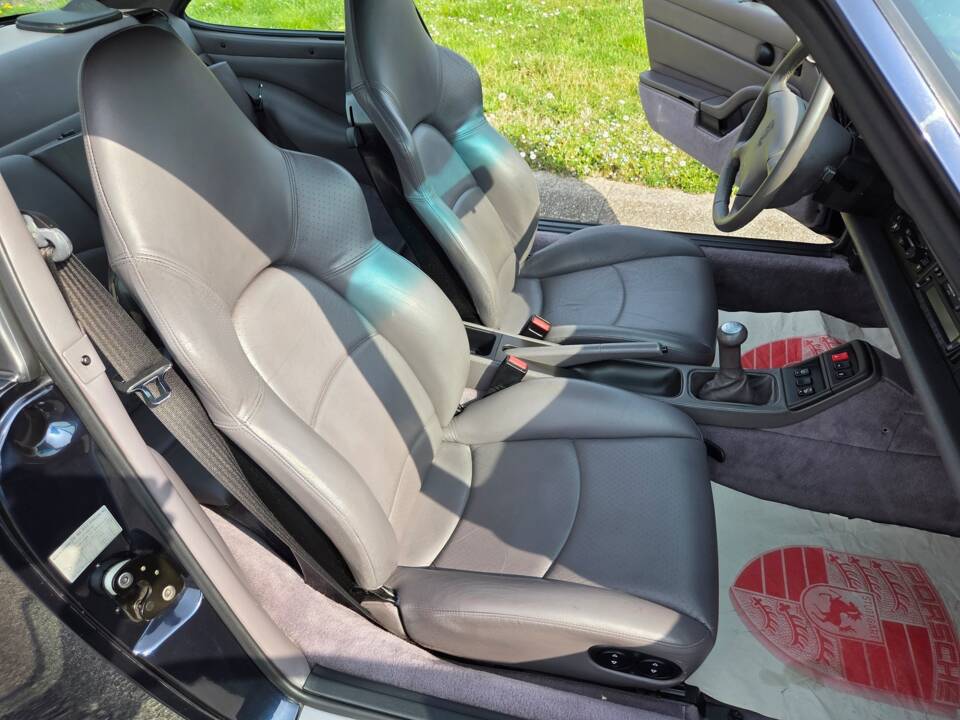 Bild 10/33 von Porsche 911 Carrera 4S (1996)