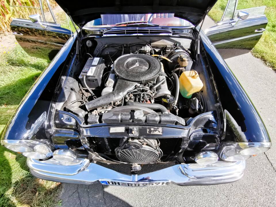 Image 22/24 of Mercedes-Benz 280 SE 3,5 (1971)