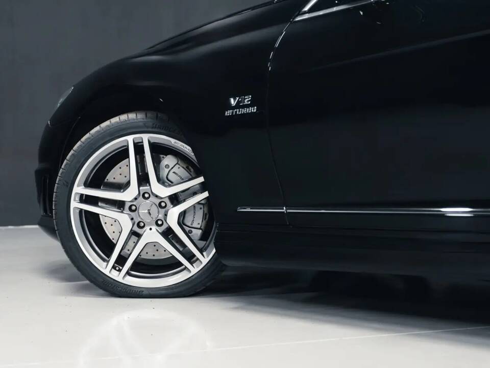 Image 19/40 of Mercedes-Benz CL 65 AMG (2008)