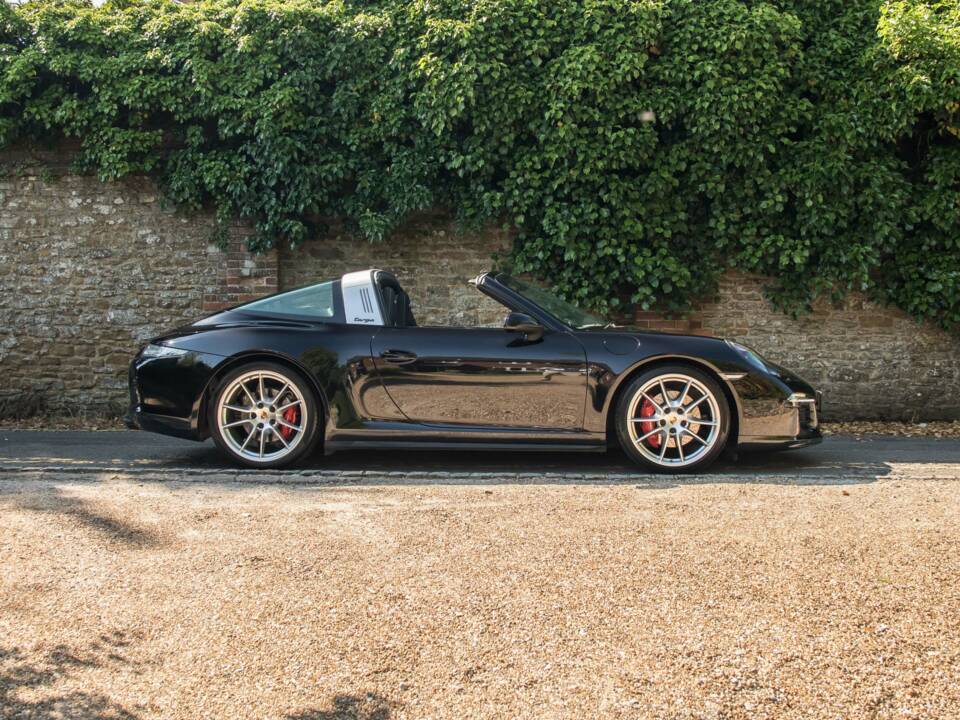 Immagine 1/23 di Porsche 911 Targa 4 GTS (2015)